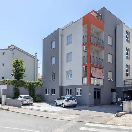 Meli Apartment *